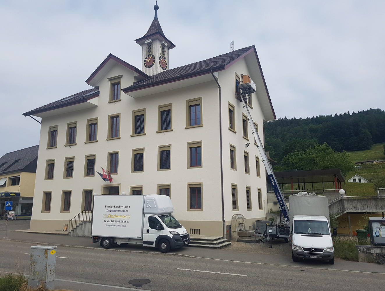 Umzüge für Wohnungen, Häuser und Büros mit Transport, Montage, Packhilfe und Einlagerung. Jetzt Umzug professionell planen lassen.